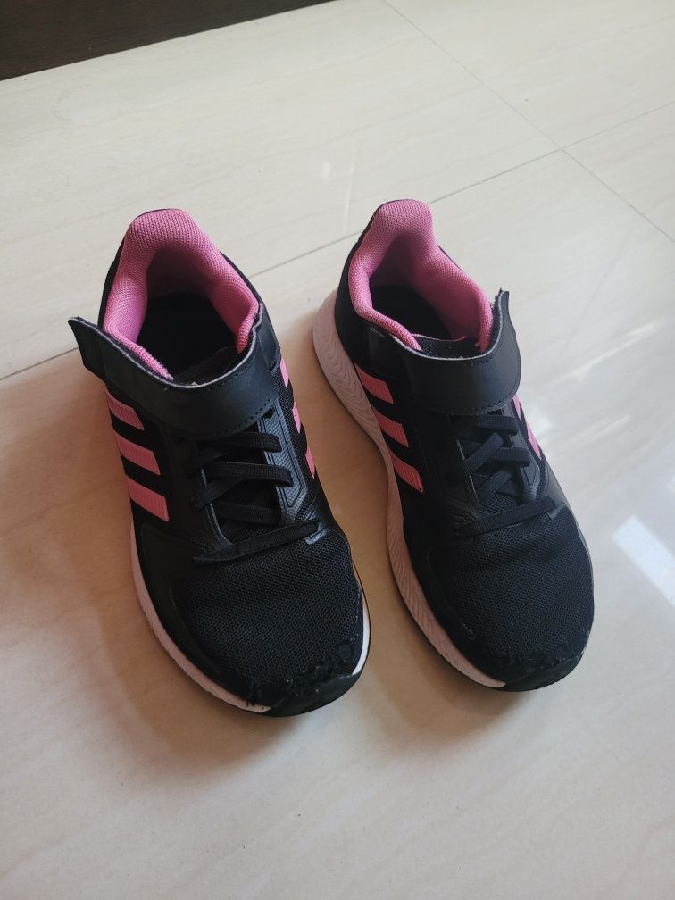 Лот маратонки Adidas и Puma 32н