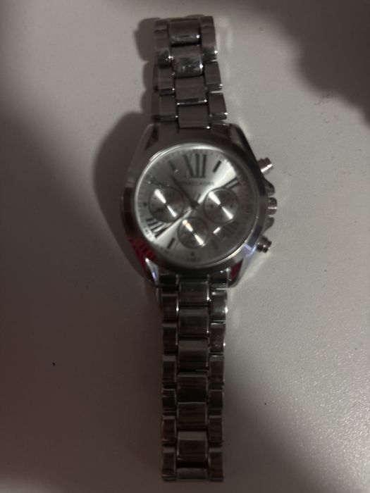 Часы в хорошем и в чистом состоянии