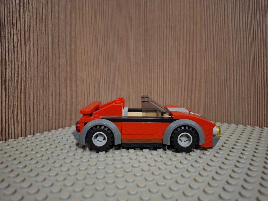 LEGO City Police 60242, Arest pe autostrada al politiei, 185 de piese