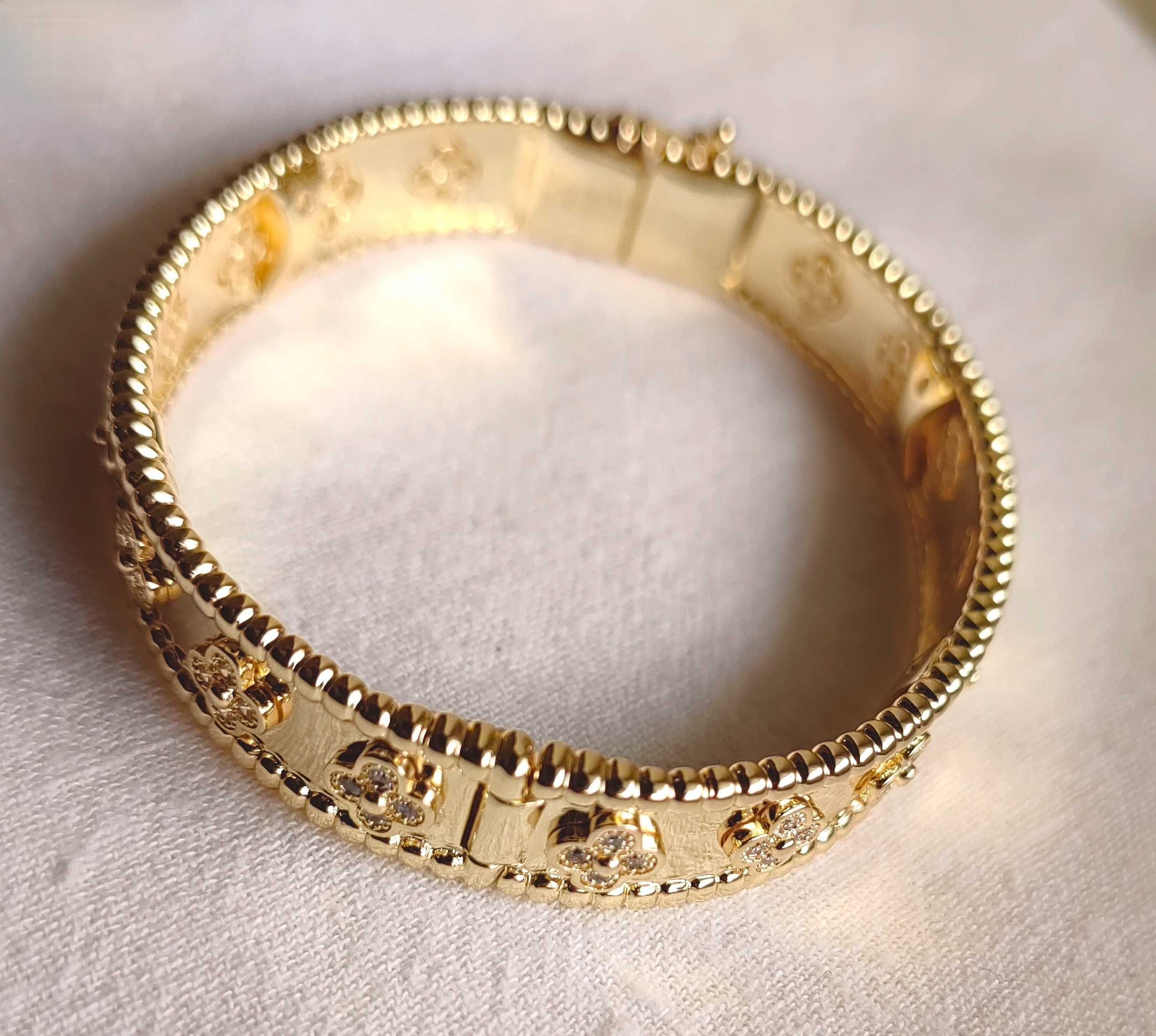 Perlée clovers bracelet, medium model, VCA твърда дамска гривна