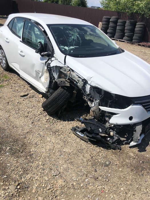 Renault Megane 1.5dci, avariat fata