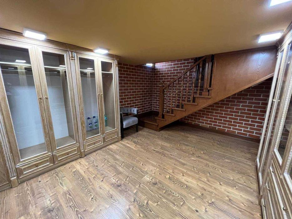 СРОЧНО 4-х ком квартира в Мирабадском районе ремонт Классика 985*