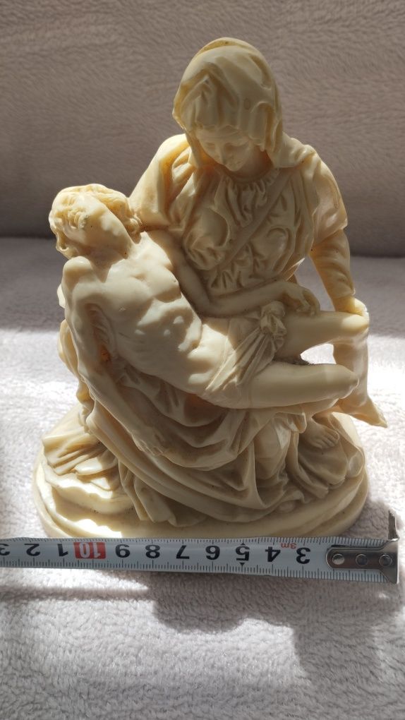 Статуя на Исус и Мария