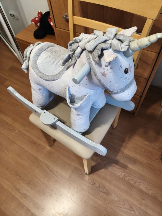 Căluț balansoar și căluț de cauciuc