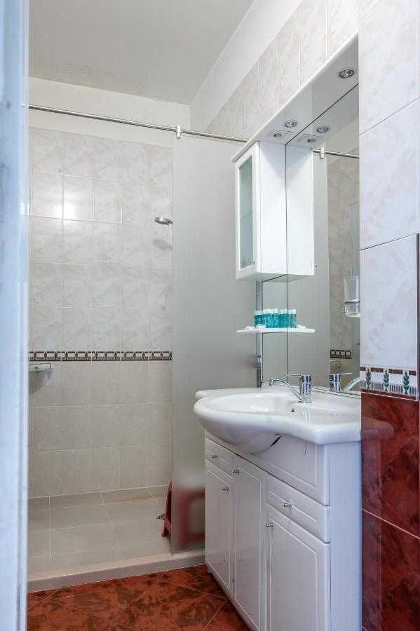 Дава се под наем Тристаен апартамент в София, Център - 95 кв.м за 1200 € - Снимка #10