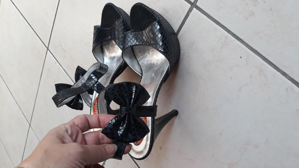 Дамски сандали от естествена кожа