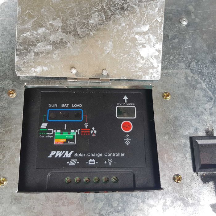 Hranitor pesti cu panou solar pentru acvacultura / balti , iazuri, etc