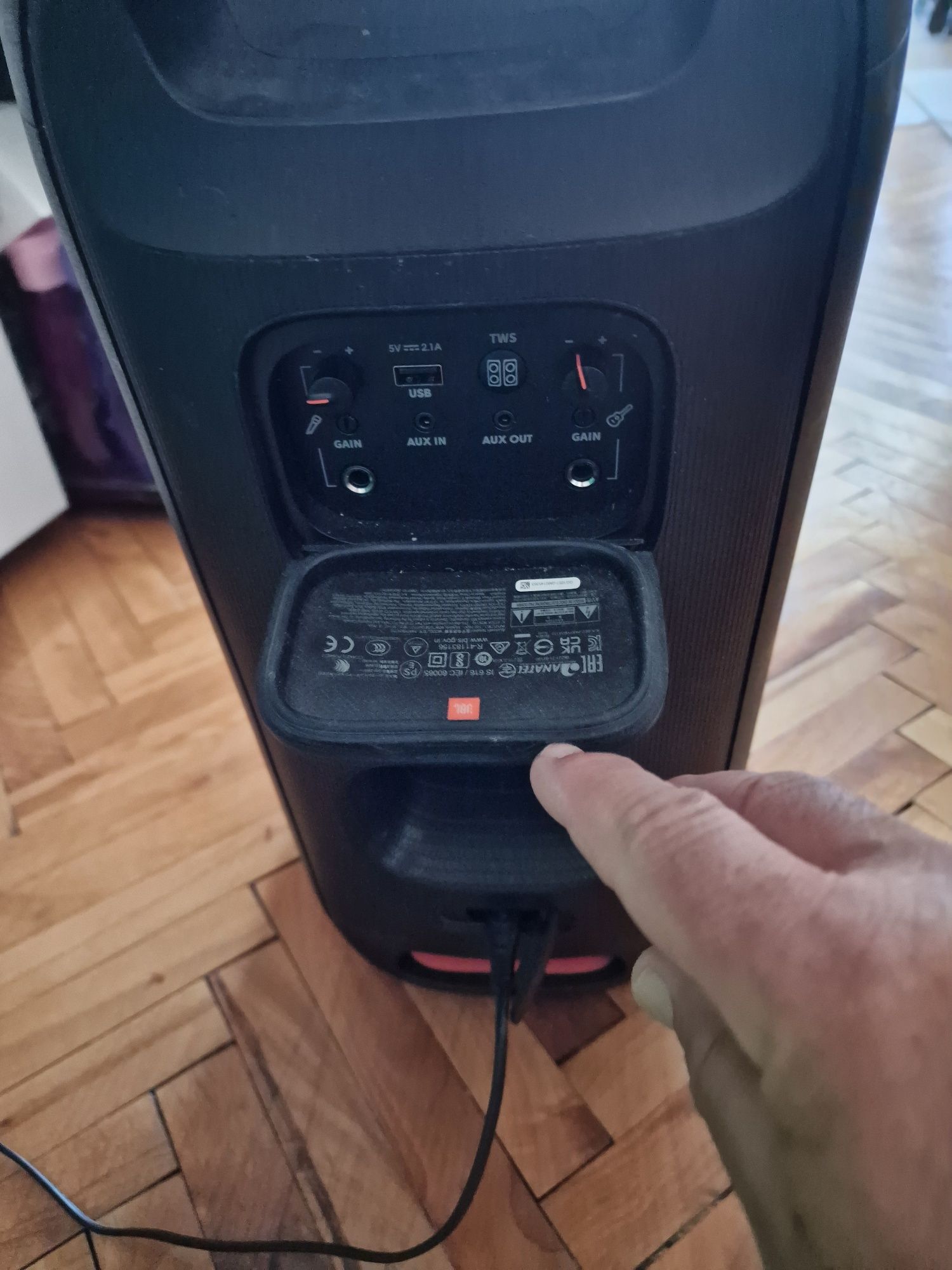 Toнколона преносима  jbl partybox 110