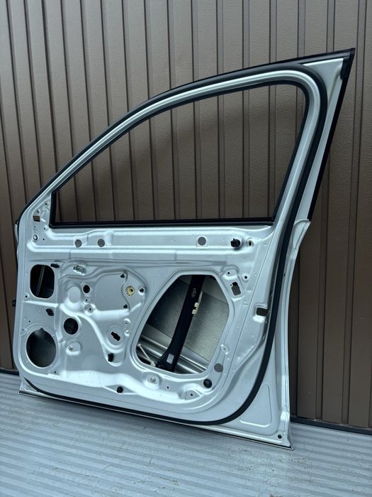 Usa dr fata  Skoda Superb 3 cod de culoare LA7W  2015-2020