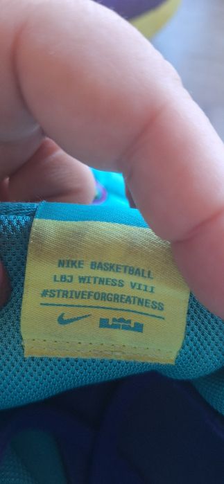 Vând pantofi baschet/volei/handbal Nike