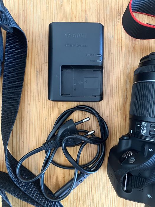 Фотоапарат Canon EOS 100D