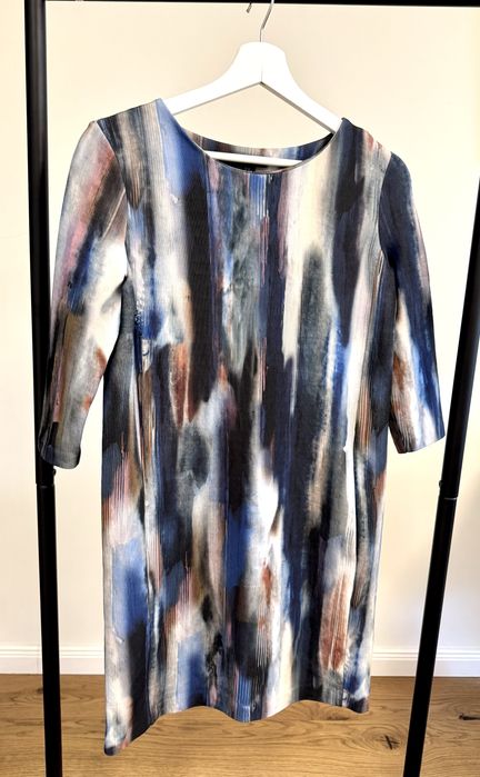 COS рокля в ефектен принт