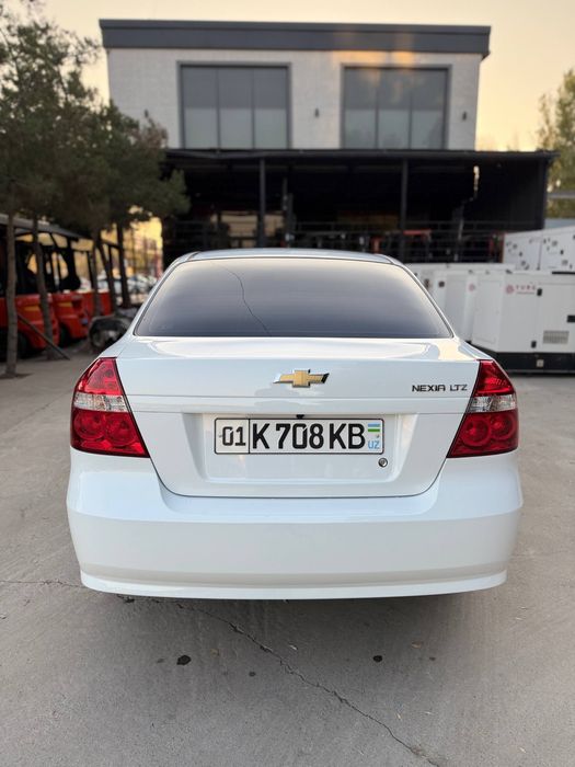 Срочна нексия 3 автомат сотилади