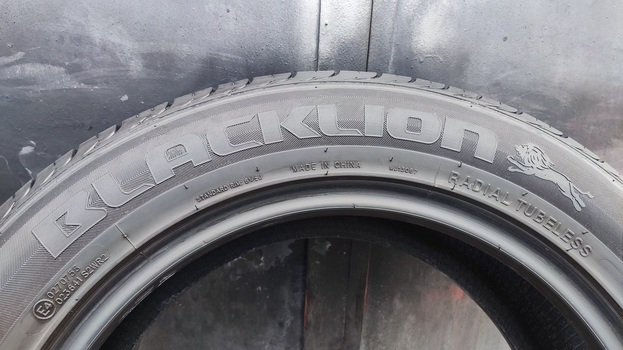 2бр. летни гуми 215/60/17 Black Lion, дот23
dot23
7.6mm
Много добро съ