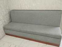 2 ta divan bora. Bittasi 1.5 m ikkinchisi 2.40