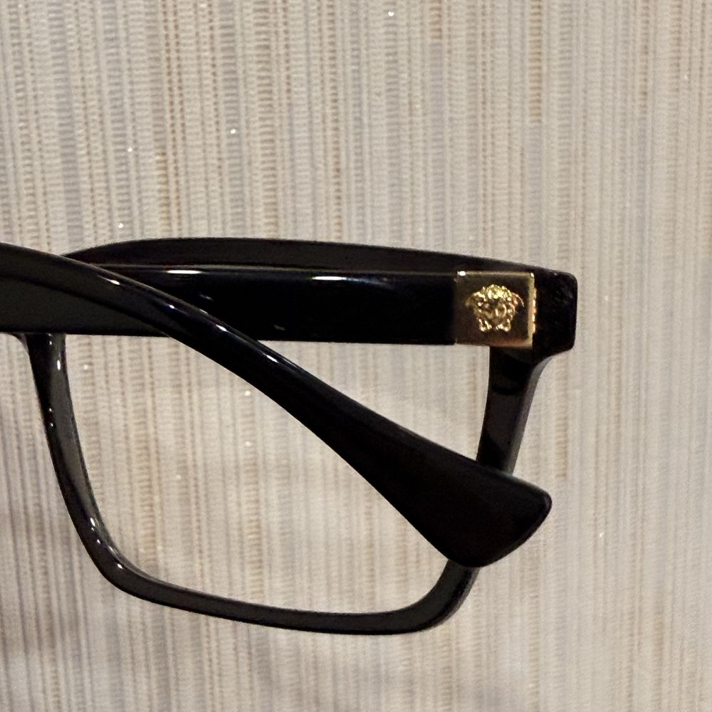 Продаётся очки Versace Italy