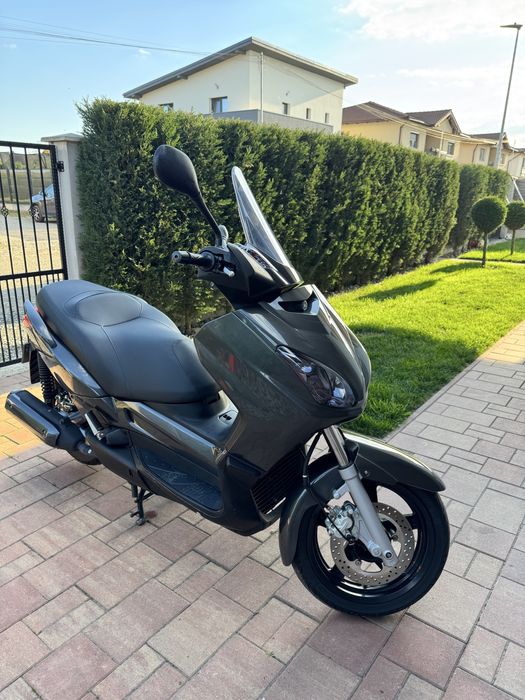 Yamaha x-max 250