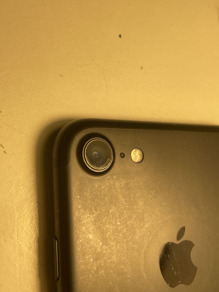 iPhone 7 в идеальном состояний