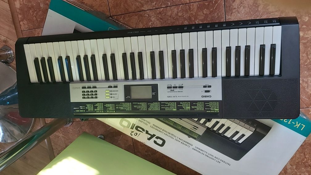 Casio LK 135 синтезатор