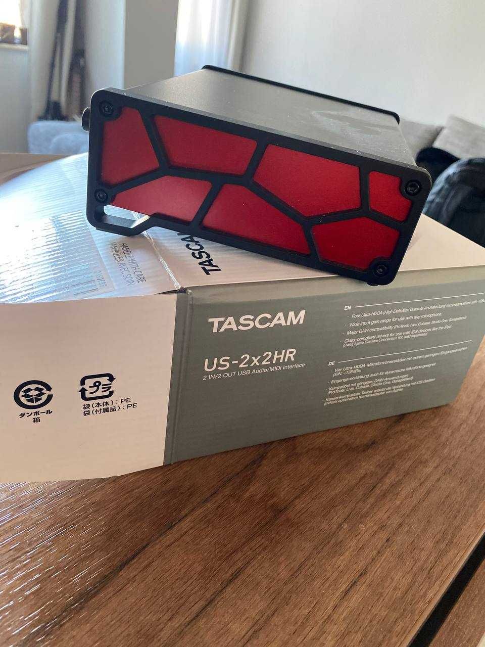 Tascam US-2x2HR USB аудио интерфейс