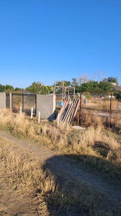 Vând 2loturi de 450m2 la ieșirea din Berceni lângă lac