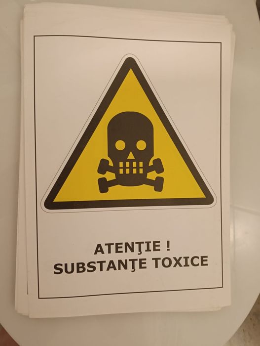 35 Autocolante mărime A4. Atenție. Substanțe Toxice. Toate  la 40 lei.