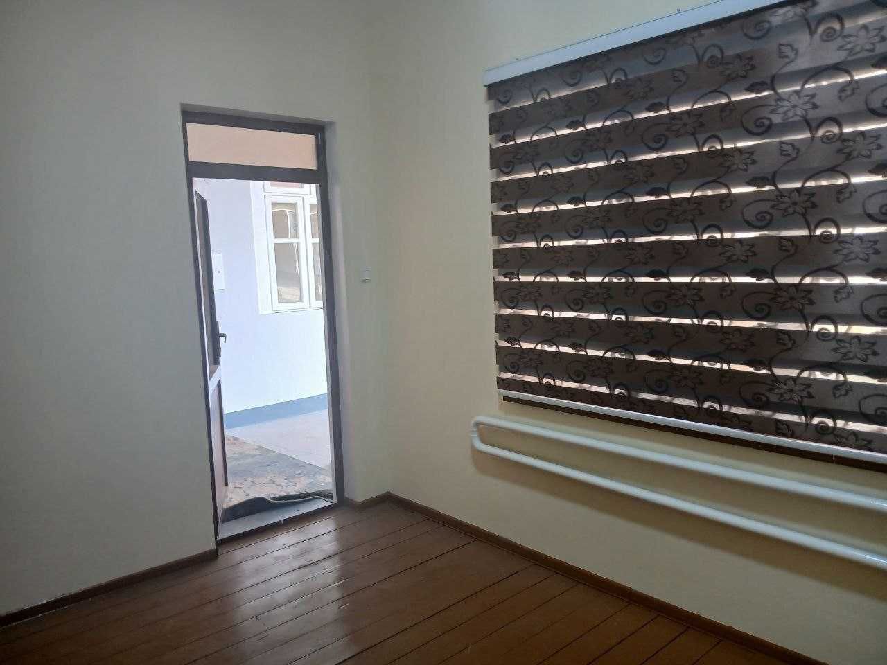 Hovli uy sotiladi