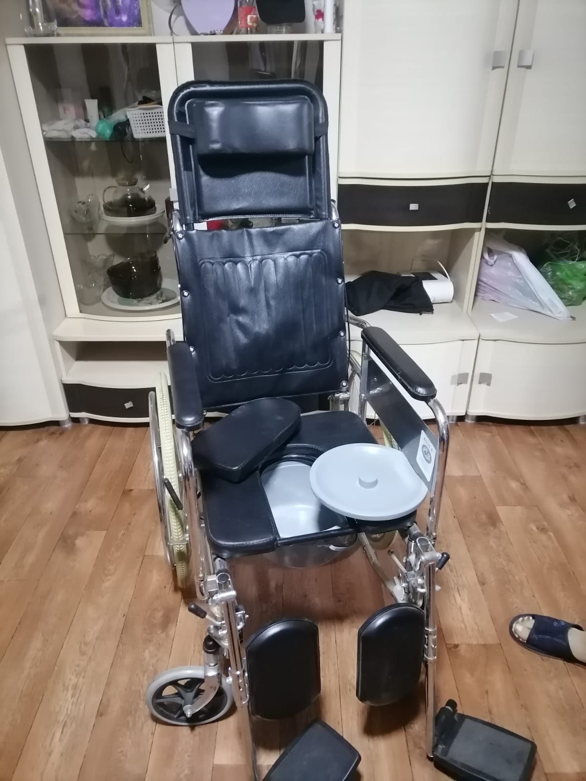 Продам инвалидную коляску новую