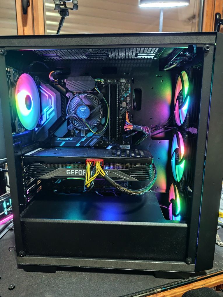 Геймърски компютър с RTX 3070 и i5 10400F