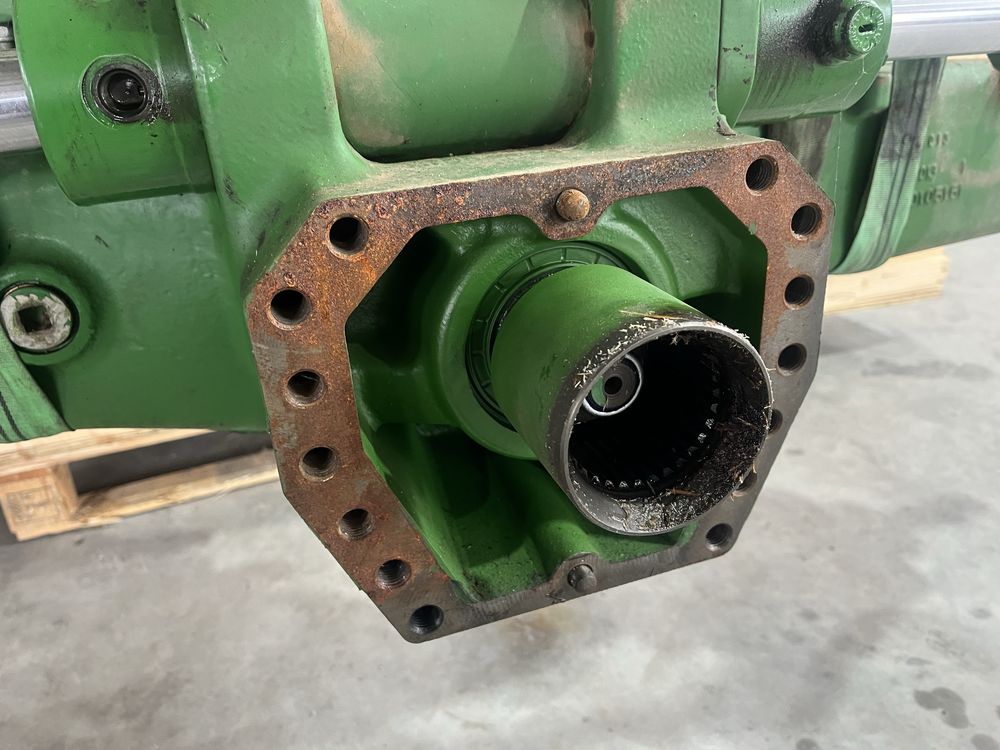 Dezmembrez axa john deere 6170M 6170R 6190R