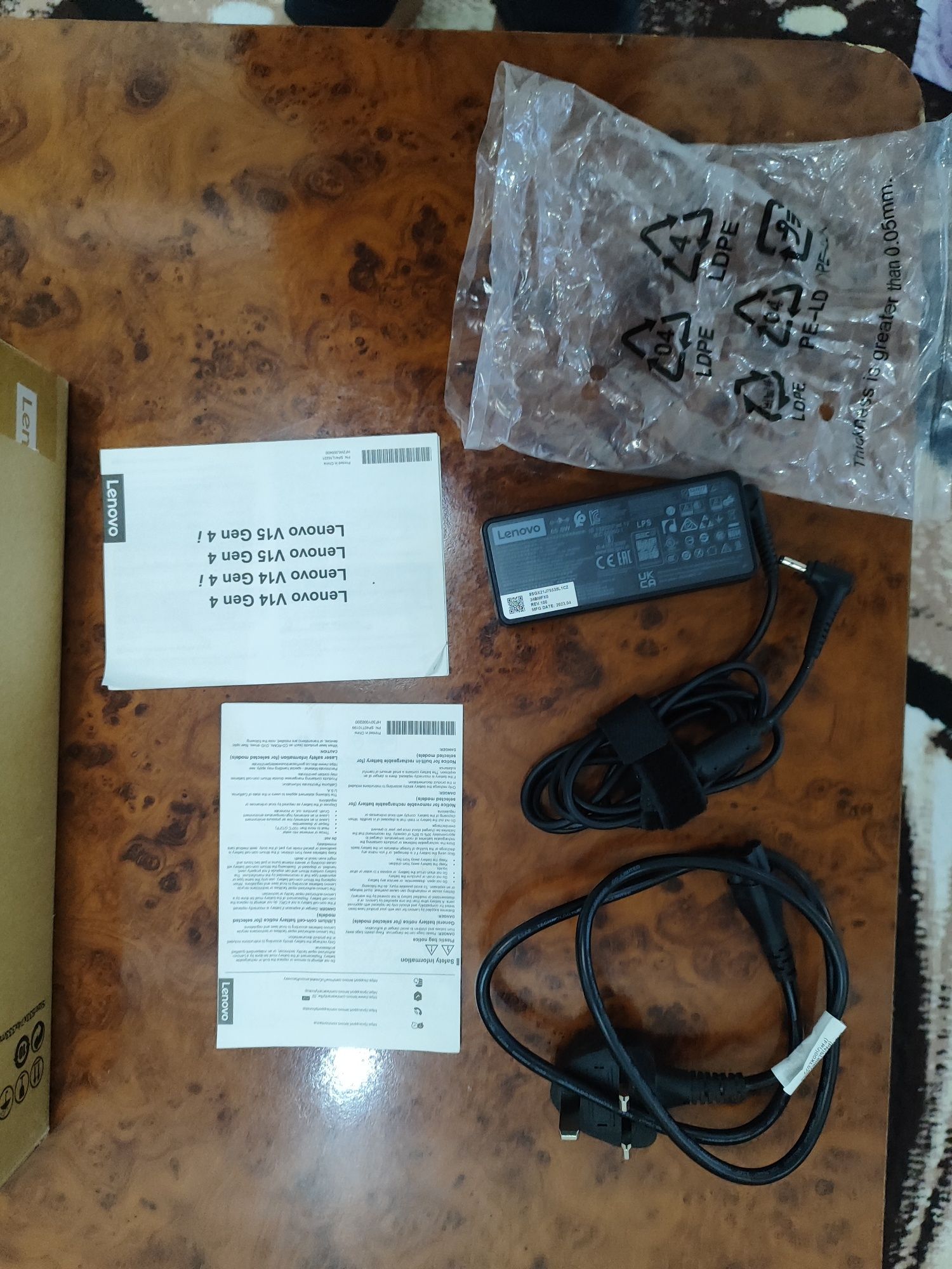 Noutbuk Lenovo/V15