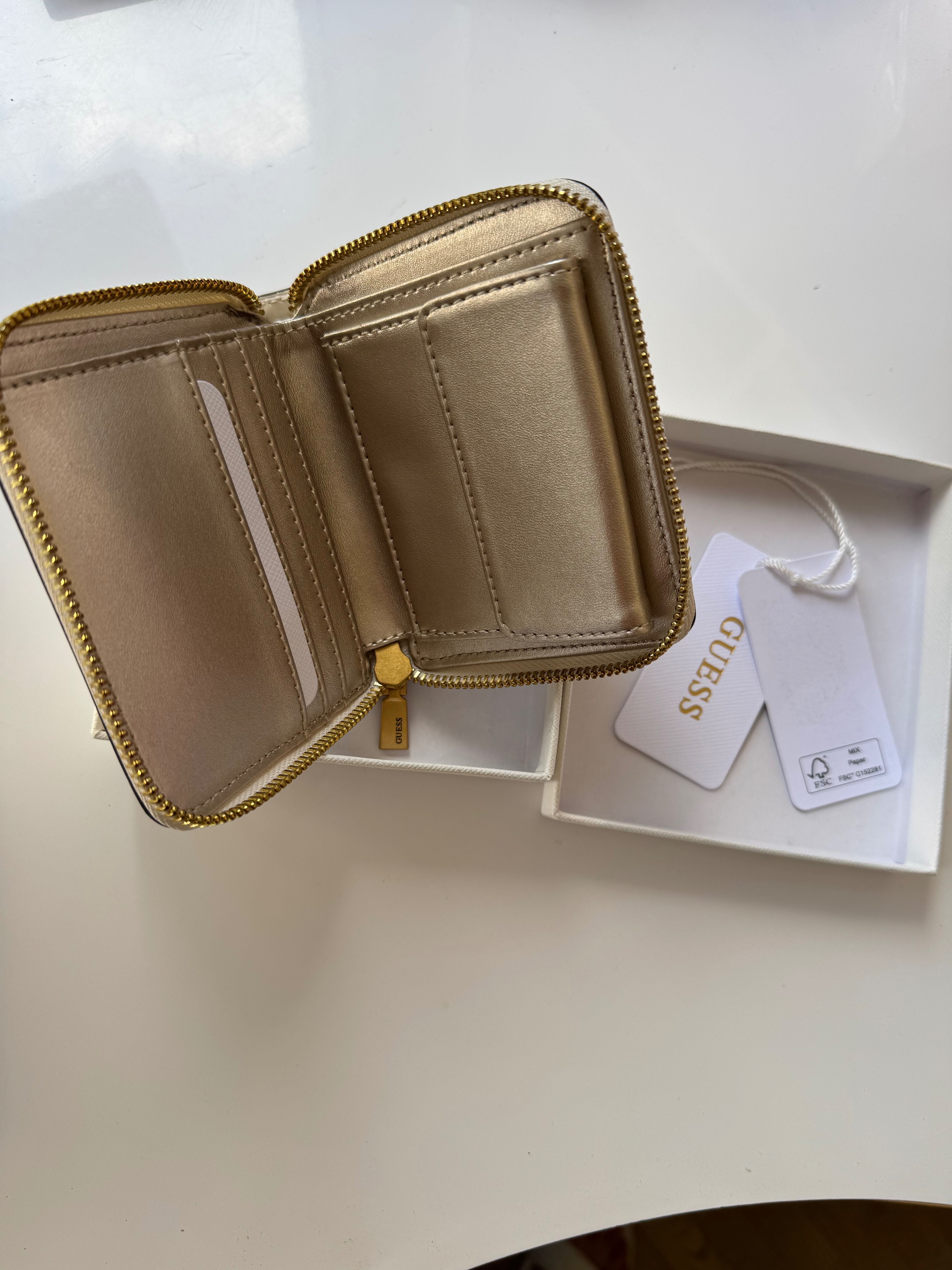 Guess оригинално портмоне