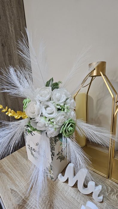 Сватбена украса в златно, зелено и бяло