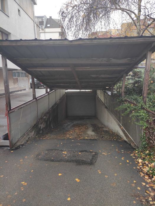 Гараж под наем/ паркомясто Дървеница