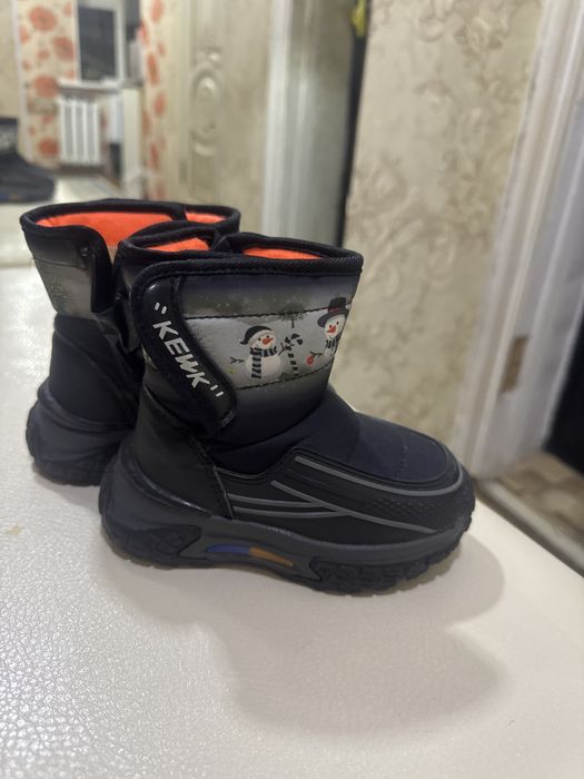 Продам зимние сапоги детские