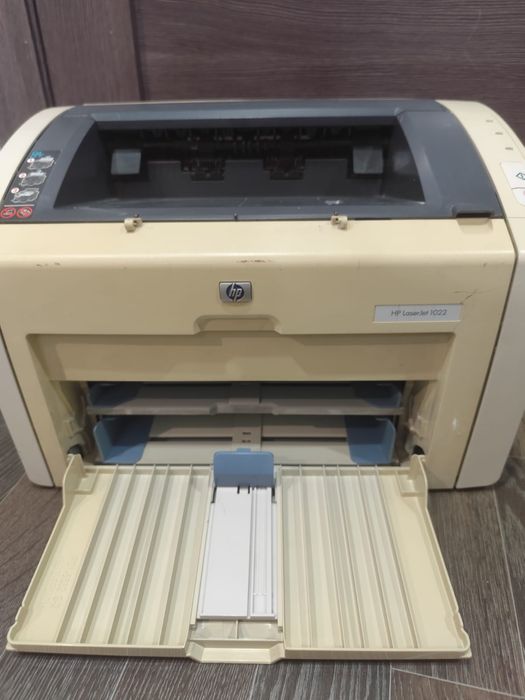 Продам принтер HP LaserJet 1022