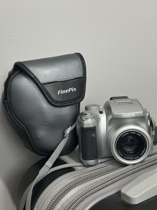 Продам нерабочий фотоаппарат FujiFilm