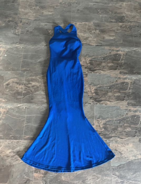 Rochie lunga tip sirena cu spatele gol