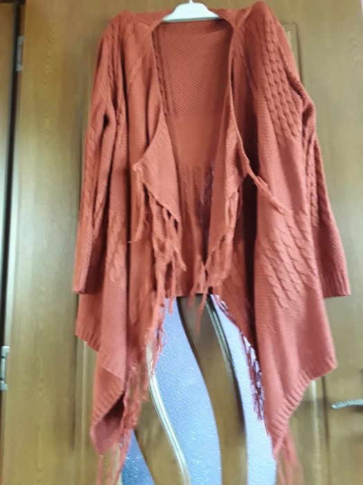 Vând Cardigan Damă în Colț Mărimea XL