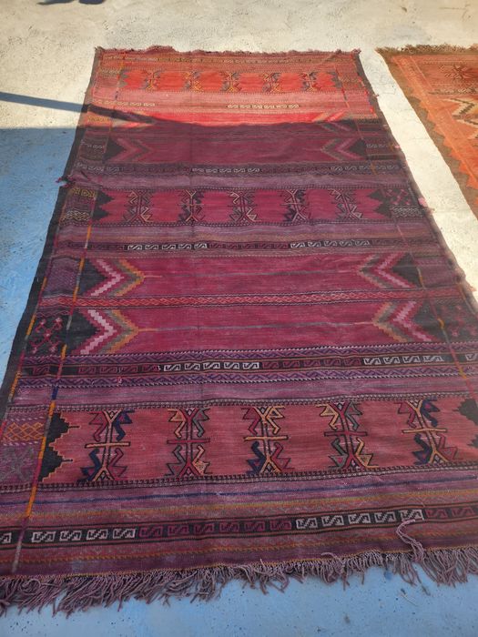 Қазақы кілем ескінің көзі (ковёр ручной работы)