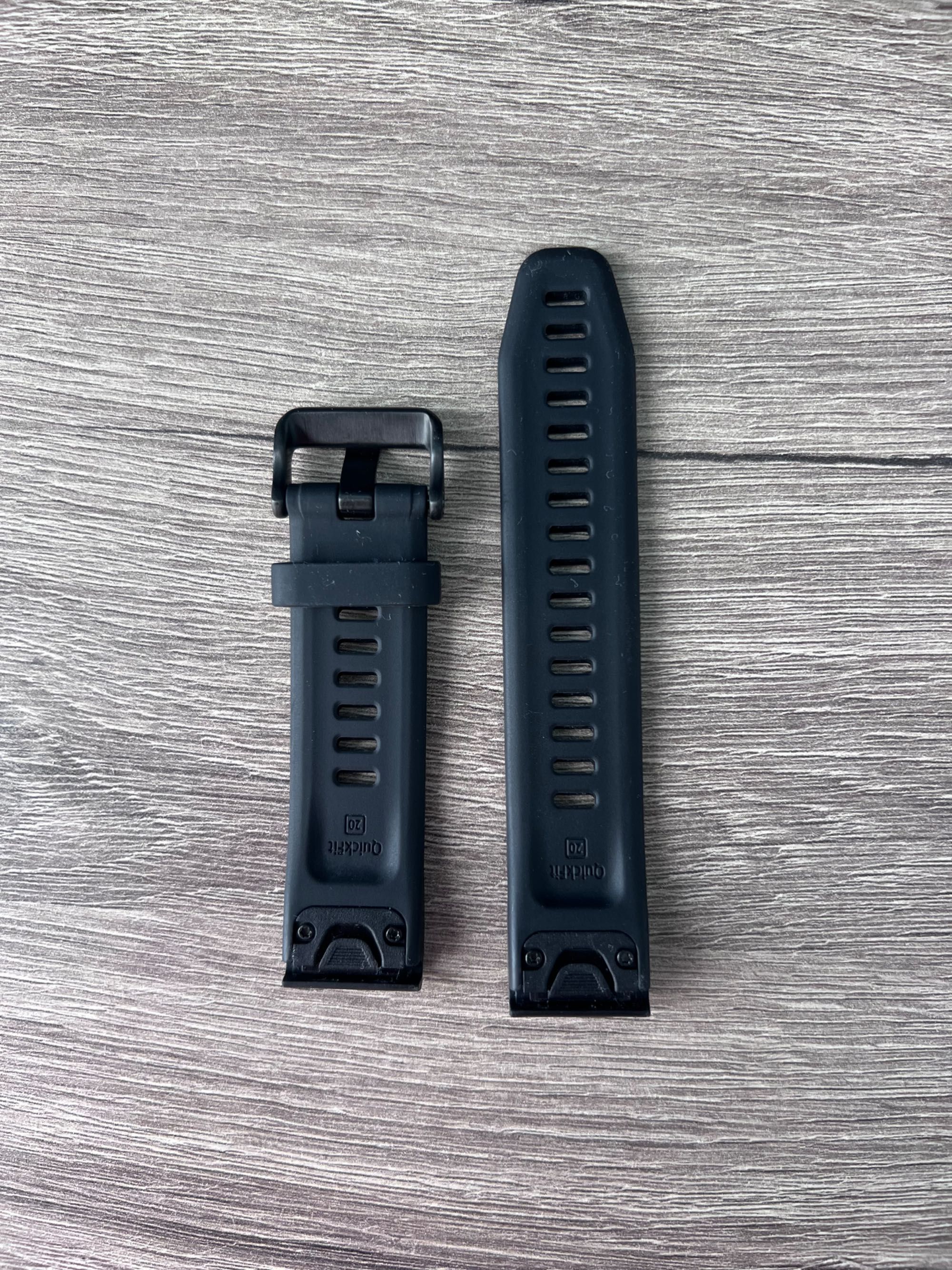 Каишка за смарт часовник Garmin QUICKFIT 20 WATCH BAND