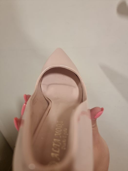 Бежово/розови лачени тънки токчета 41 номер