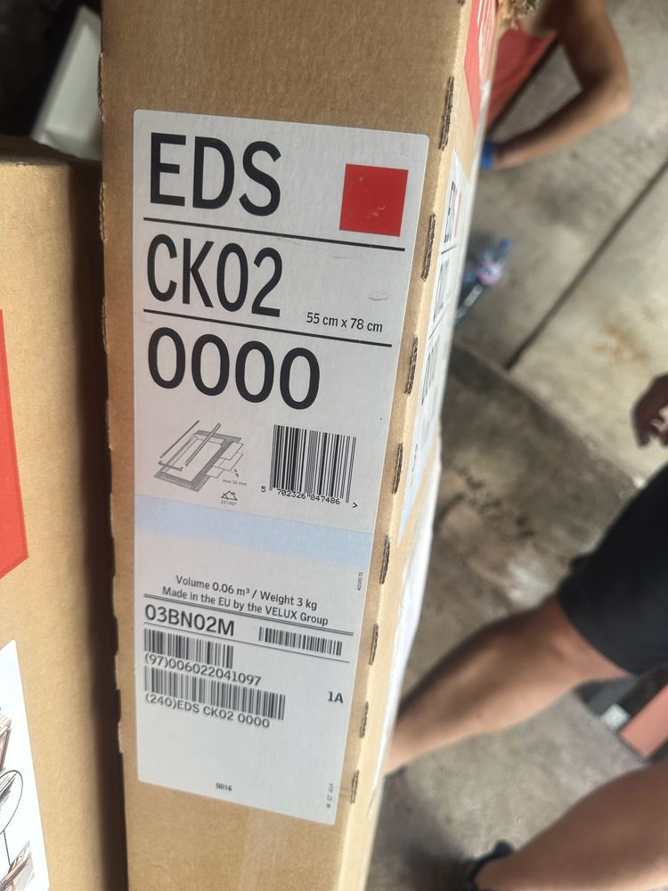 Продавам нова капандура VELUX GLL CK02 (55x78 см) с обшивка EDS