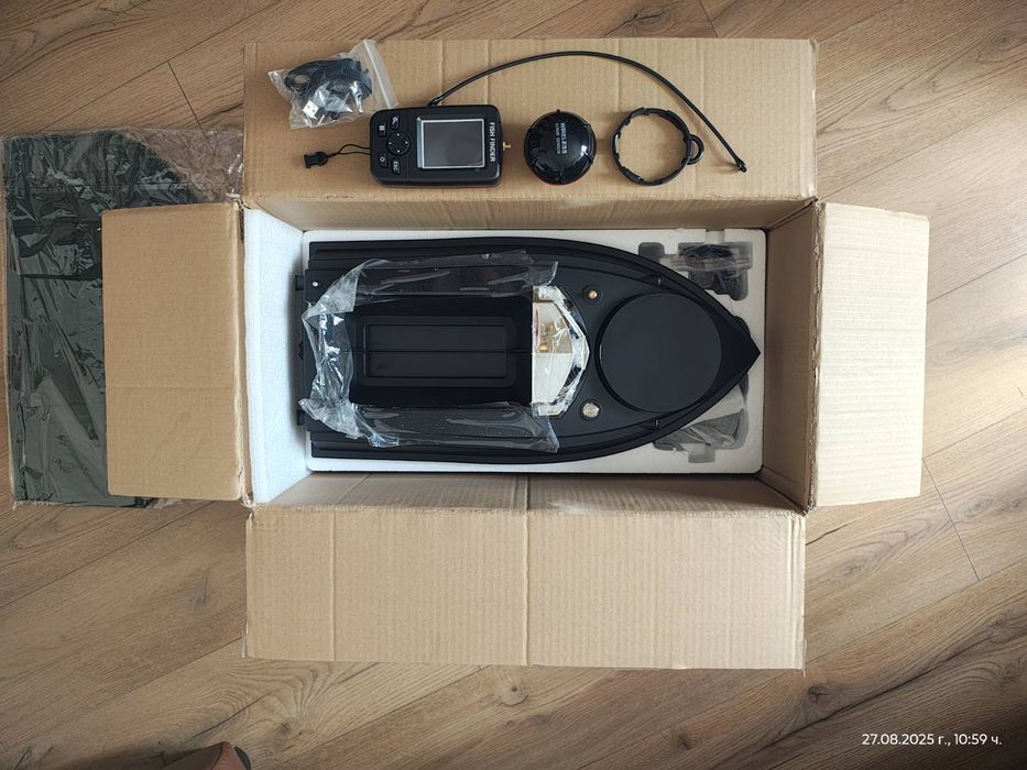 Лодка за захранка с GPS и Сонар