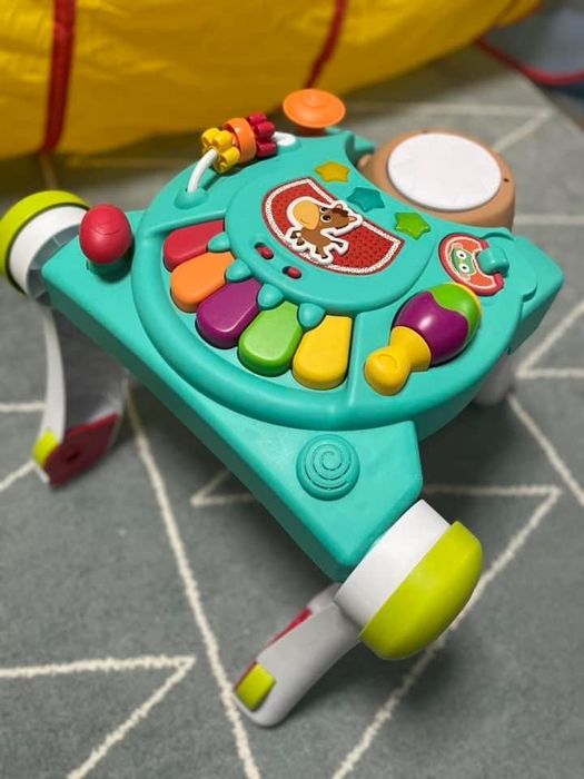 Noriel antemergător + masa activități folosit f puțin avem și cutia