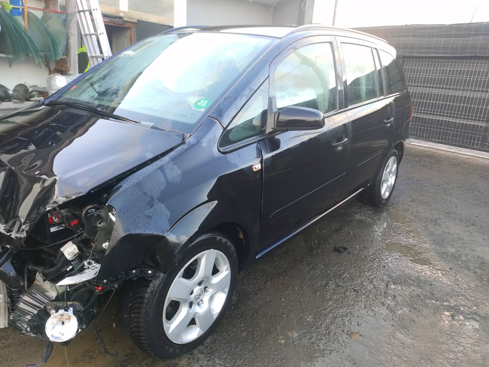 Dezmembram piese dezmembrez motor cutie pompa punte Opel Zafira b