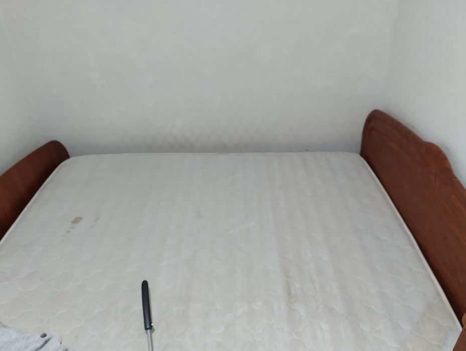 Отдам двухспальную кровать