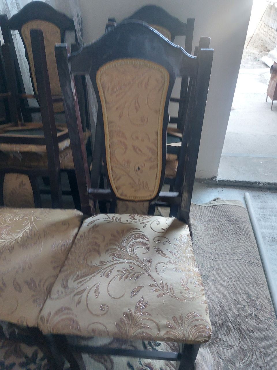 Mebel sotiladi srochno