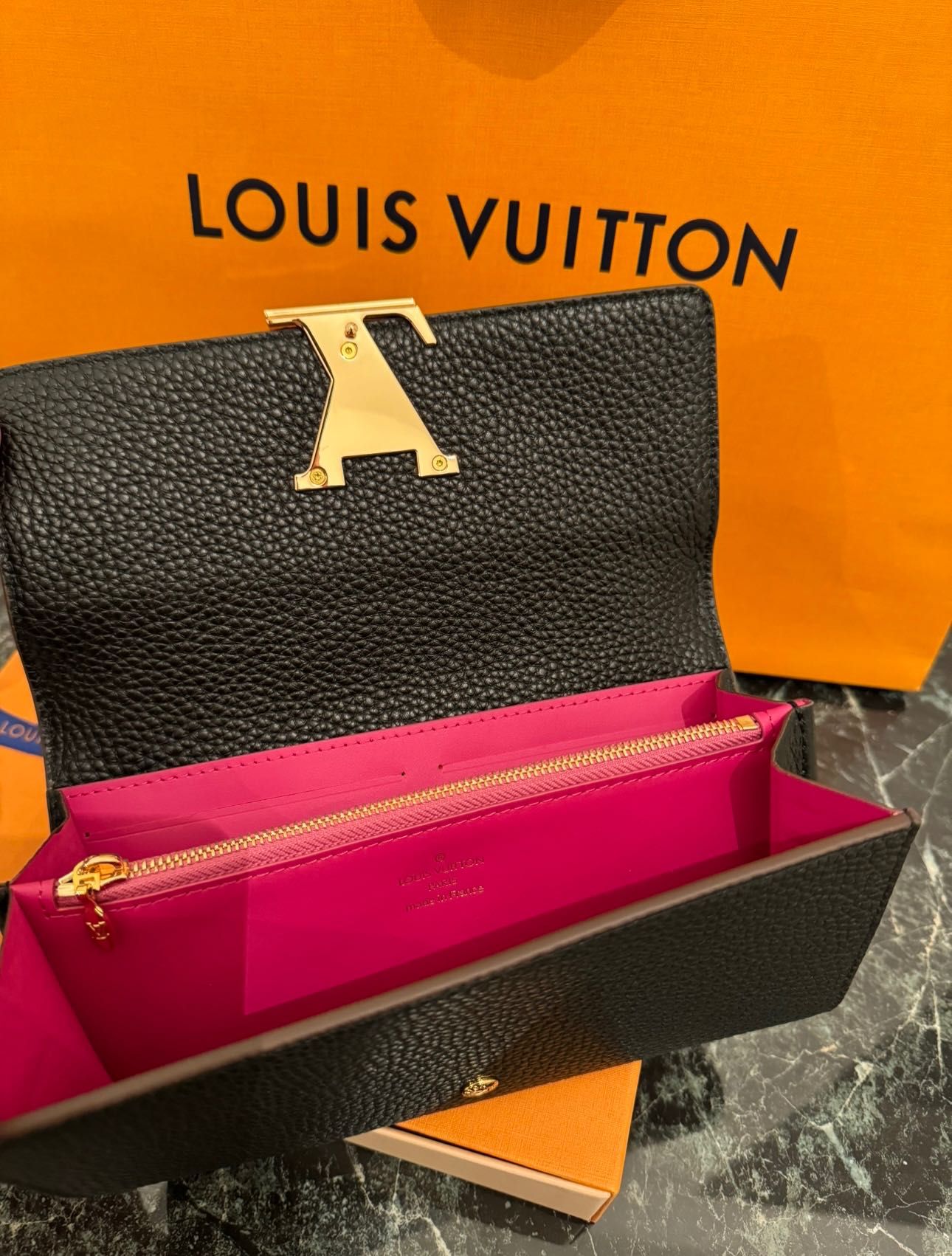 Portofel original Louis Vuitton Capucines nou