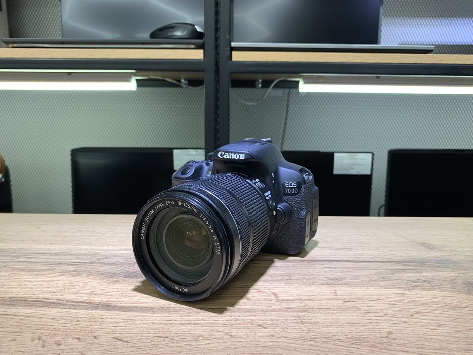 Фотоаппарат Canon 700D, EFS 18-135 mm, 2 батареи, черный, 10885/А10